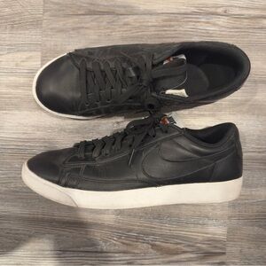 Nike Blazer Low LE Women’s Sneakers Black Size 10